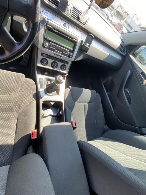 Volkswagen Passat 2009 серебристый - фото 13