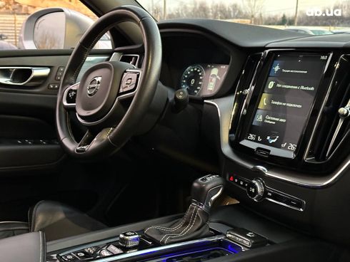 Volvo XC60 2019 - фото 10