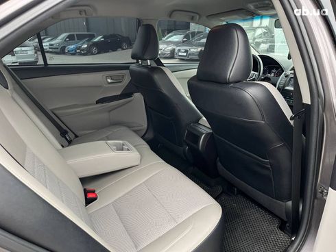 Toyota Camry 2016 серый - фото 25
