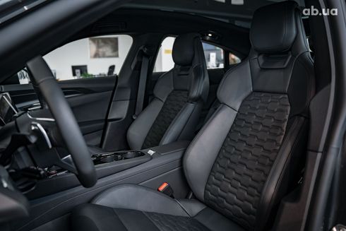 Audi e-tron GT quattro 2023 серый - фото 10