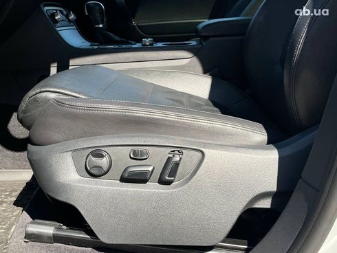 Volkswagen Touareg 2016 белый - фото 28