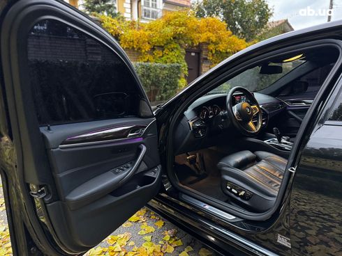 BMW 5 серия 2019 черный - фото 32