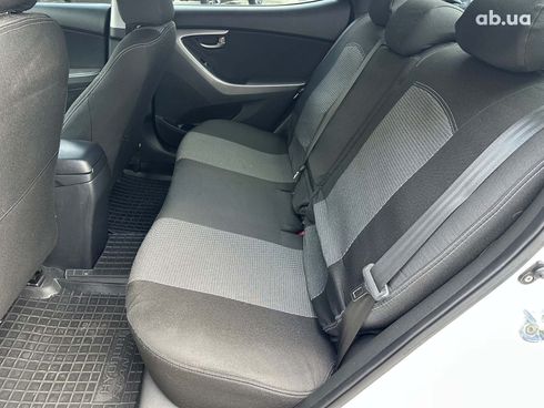 Hyundai Elantra 2013 белый - фото 14