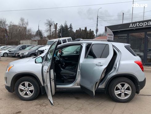 Chevrolet Trax 2016 серый - фото 9