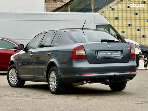 Skoda Octavia 2011 серый - фото 3