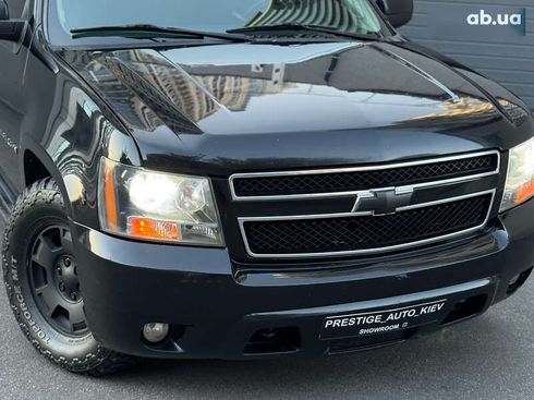 Chevrolet Suburban 2011 - фото 16