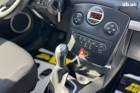 Renault Clio 2008 - фото 22