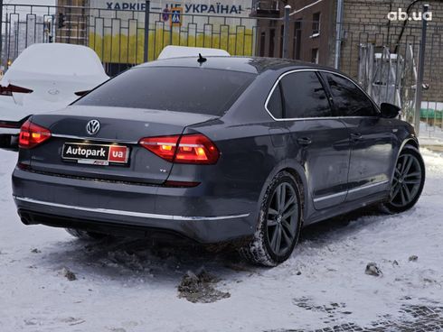 Volkswagen Passat 2016 серый - фото 9