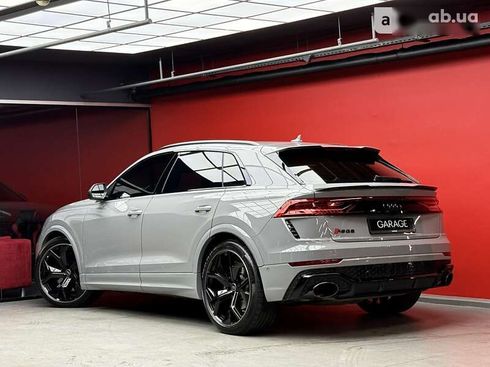 Audi RS Q8 2023 - фото 27
