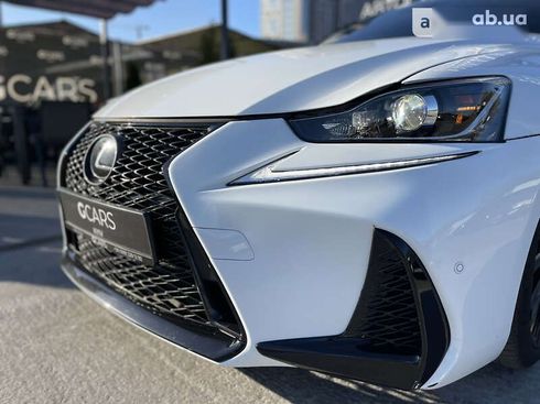 Lexus IS 2017 - фото 9