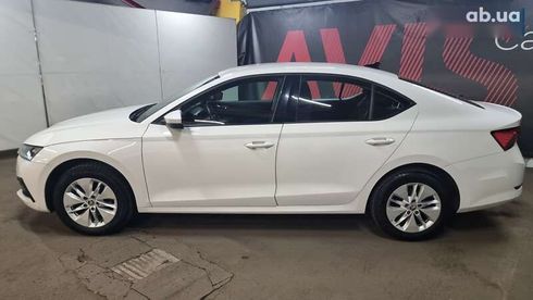 Skoda Octavia 2021 - фото 3