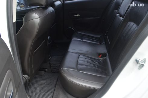 Chevrolet Cruze 2011 белый - фото 20