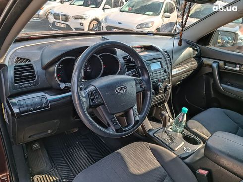Kia Sorento 2011 красный - фото 22