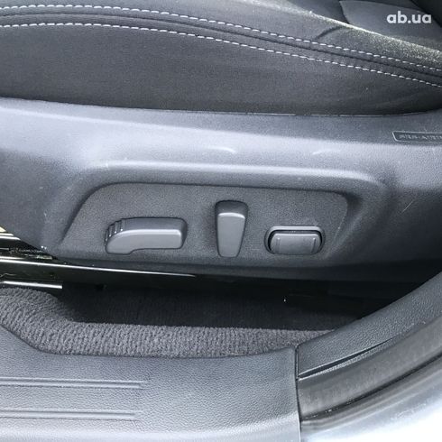 Subaru Legacy 2018 серебристый - фото 4