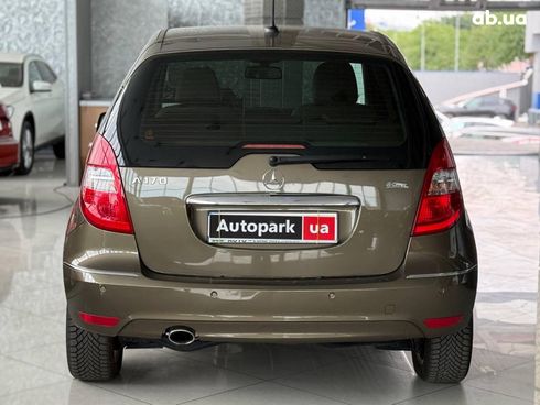 Mercedes-Benz A-Класс 2009 коричневый - фото 9