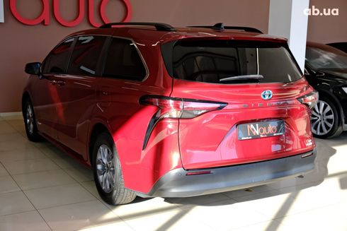 Toyota Sienna 2022 вишневый - фото 6