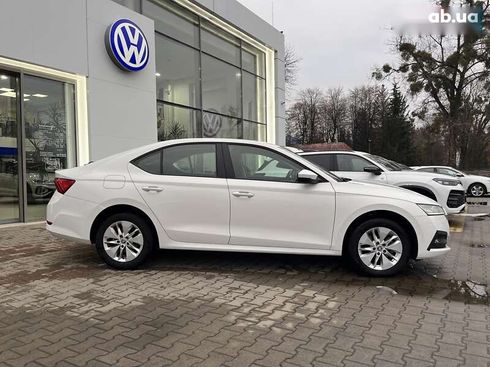 Skoda Octavia 2021 - фото 8