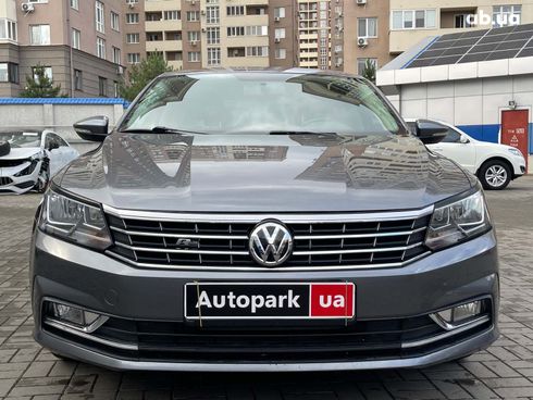 Volkswagen Passat 2017 серый - фото 2