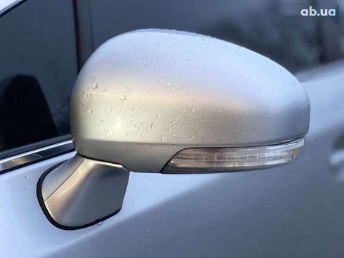 Toyota Avensis 2011 - фото 17