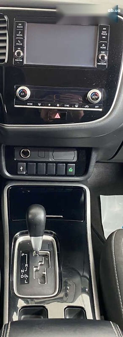 Mitsubishi Outlander 2020 - фото 18