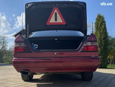 Mercedes-Benz E-Класс 1994 вишневый - фото 4