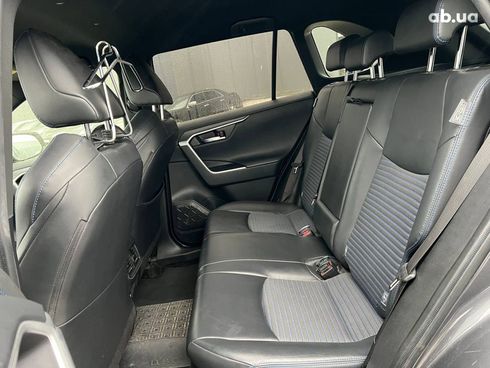 Toyota RAV4 2019 серый - фото 35