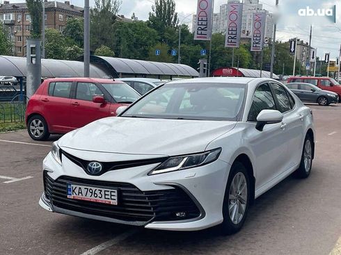 Toyota Camry 2021 - фото 2