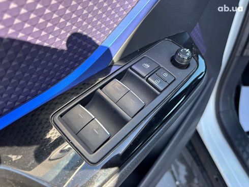 Toyota C-HR 2020 белый - фото 18