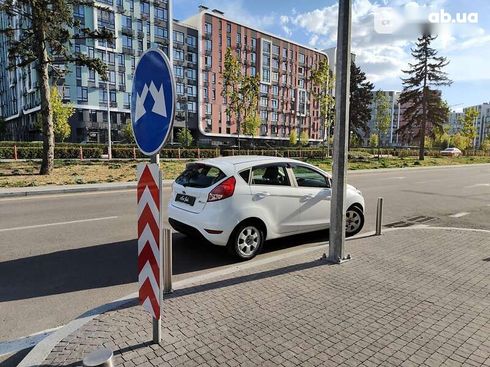 Ford Fiesta 2016 - фото 24