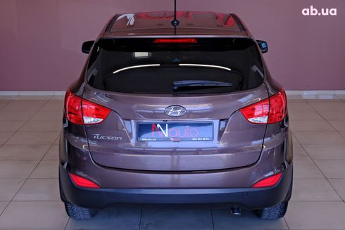 Hyundai Tucson 2015 коричневый - фото 6