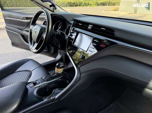 Toyota Camry 2020 - фото 23