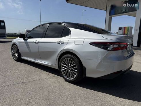 Toyota Camry 2022 - фото 16