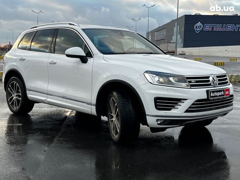 Volkswagen Touareg 2016 белый - фото 16