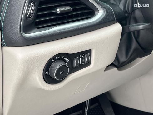 Chrysler Pacifica 2017 белый - фото 19