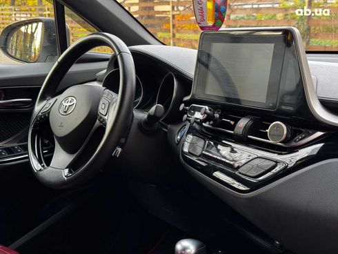 Toyota C-HR 2019 белый - фото 31