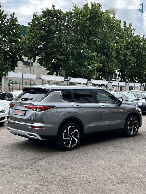 Mitsubishi Outlander 2023 - фото 17