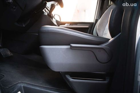 Volkswagen Multivan 2017 - фото 23