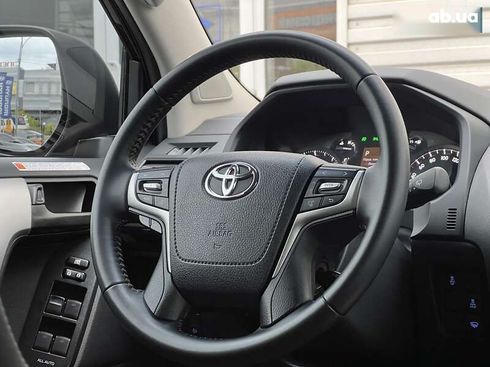 Toyota Land Cruiser Prado 2023 - фото 16