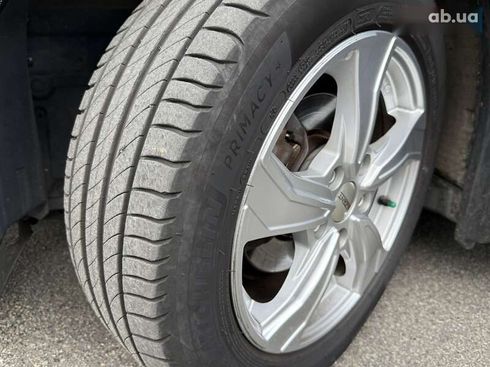 Toyota Auris 2018 - фото 30