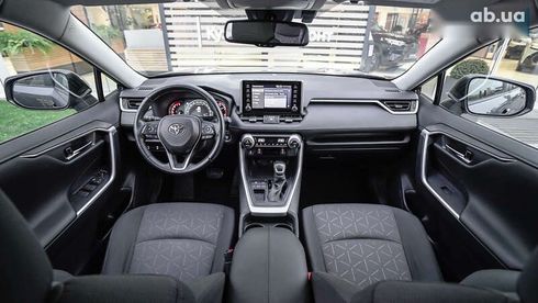 Toyota RAV4 2021 - фото 8