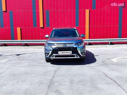Mitsubishi Outlander 2021 - фото 3
