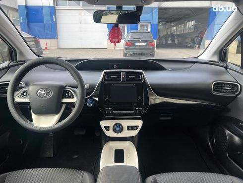 Toyota Prius 2016 черный - фото 36