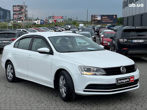 Volkswagen Jetta 2016 белый - фото 3