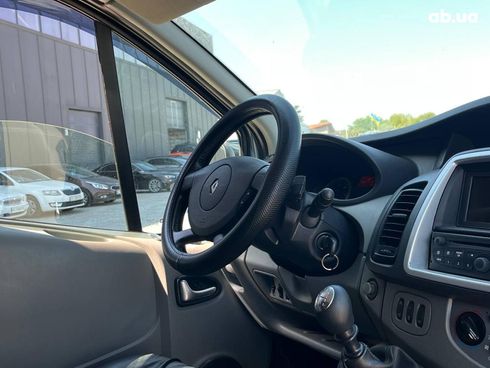 Renault Trafic 2014 серый - фото 14