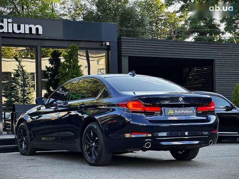 BMW 5 серия 2016 - фото 17