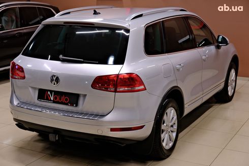 Volkswagen Touareg 2013 серебристый - фото 5