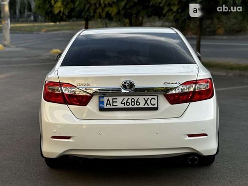 Toyota Camry 2011 - фото 10