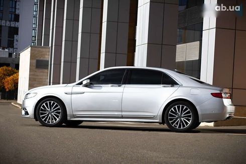 Lincoln Continental 2017 - фото 9