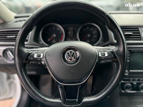 Volkswagen Passat 2016 белый - фото 23