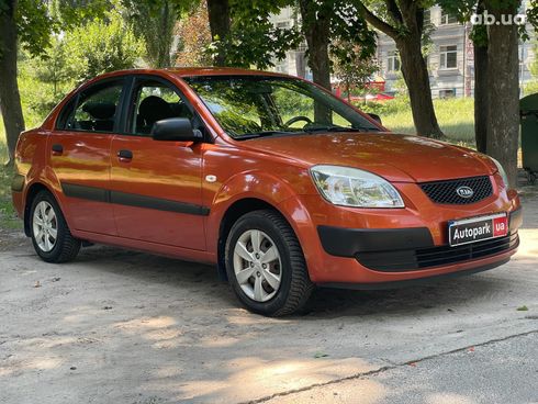 Kia Rio 2008 оранжевый - фото 3